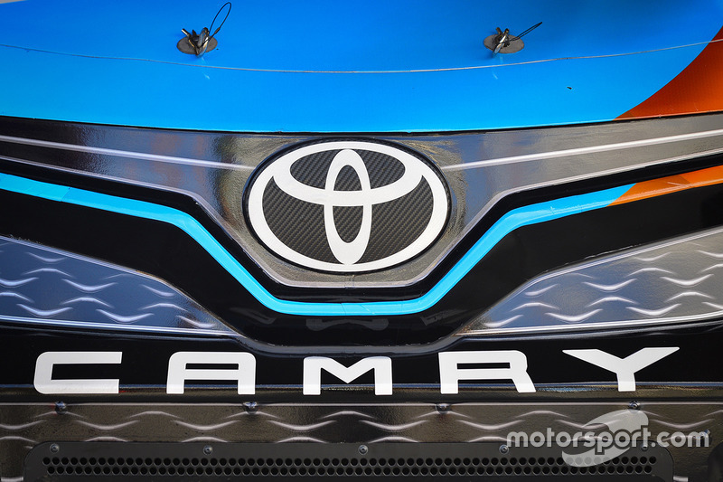 toyota-camry-logo